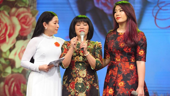 Cẩm Vân khóc nức nở kể lại tai nạn kinh hoàng của 2 con gái Cẩm Vân khóc khi nhớ lại chuyện kinh hoàng xảy đến với gia đình chị