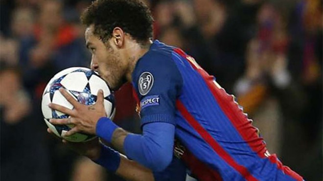 Ngôi sao Neymar tỏ tình với Man Utd? Ronaldinho từng nhận xét Neymar đã đạt đến đẳng cấp của Messi và Ronaldo. Ảnh: Reuters