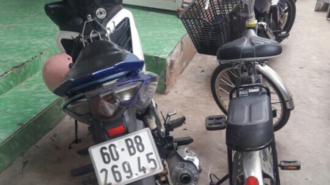 Bình Dương : Bắt đối tượng nữ 7 lần trộm xe đạp điện Chiếc xe máy hai đối tượng dùng để gây án và tang vật của vụ án.