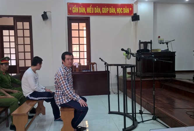 Cô giáo tiểu học chết thảm dưới lưỡi dao của người chung chăn gối Nguyễn Văn Nghiêng tại tòa ngày 27/3. Ảnh: Tân Châu