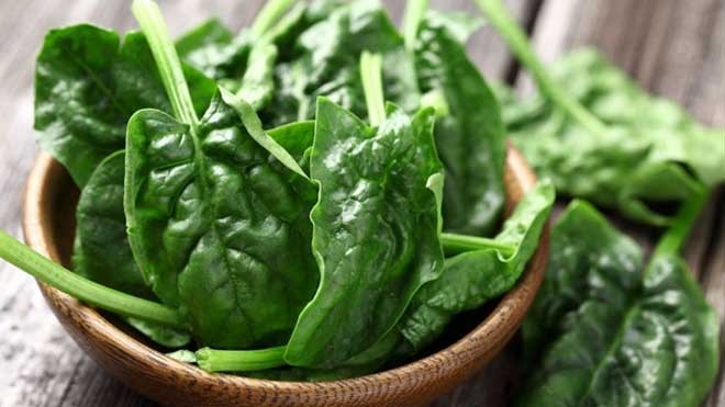 Tự làm mặt nạ trắng da chống nắng mùa hè Mặt nạ trắng da chống nắng với rau chan vịt sẽ giúp bạn gái sở hữu làn da trắng hồng tự nhiên.