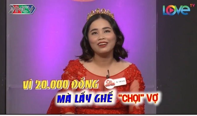 Gameshow vợ chồng xì tật xấu của nhau Chỉ mất 20 nghìn đồng mà chồng của Bảo Trâm đã cầm ghế "chọi" vào người vợ