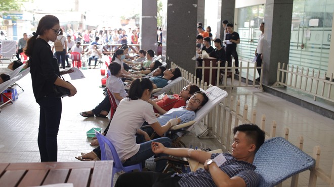 Đà Nẵng tiếp nhận thêm 400 đơn vị máu từ sinh viên Hàng trăm sinh viên nhiệt tình thực hiện nghĩa cử cao đẹp hiến máu cứu người.