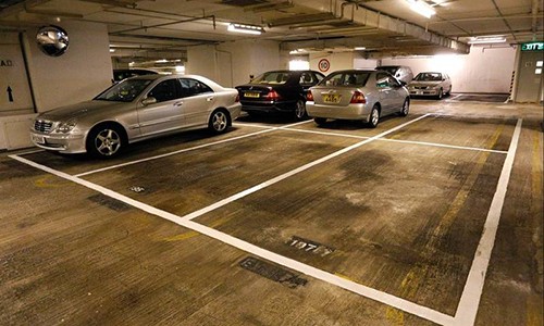 Hơn 664.000 USD một chỗ đỗ xe tại Hong Kong Mỗi m2 chỗ đỗ xe tại Hong Kong có giá lên tới 39.000 USD. Ảnh: Daily Herald