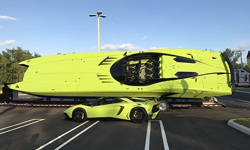 Siêu du thuyền 'Lamborghini Aventador' giá hàng triệu USD Bộ đôi du thuyền và siêu xe Lamborghini giá gần 2,2 triệu USD.