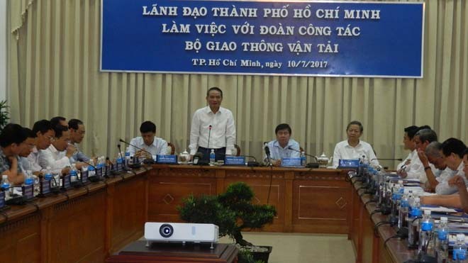 Bộ Giao thông nói nâng công suất Tân Sơn Nhất sẽ 'không ai chịu nổi' Bộ Giao thông nói nâng công suất Tân Sơn Nhất sẽ 'không ai chịu nổi'