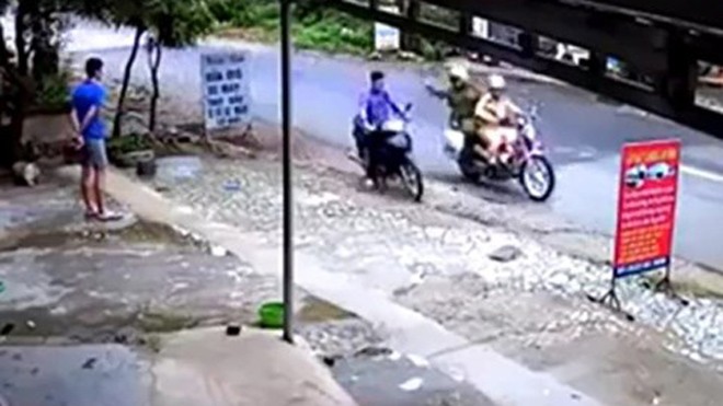 CSGT Lạng Sơn truy đuổi, khống chế trộm xe máy ‘như trên phim’ CSGT Lạng Sơn truy đuổi, khống chế trộm xe máy ‘như trên phim’