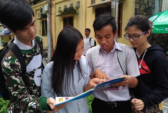TPHCM: Nhiều trường điểm chuẩn tăng 4- 5 điểm Điểm chuẩn nhiều trường tăng đột biến