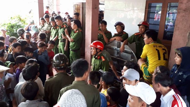 Viện kiểm sát lên tiếng về nghi án 'bắt cóc trẻ em' ở Hà Tĩnh Nghi vấn bà Đào Thị Danh bắt cóc trẻ em, hàng trăm người dân vây người đàn bà này