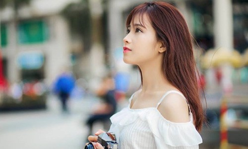 Nữ sinh được dân mạng mến mộ phong 'hot girl quảng cáo' dù chỉ cao 1,6 m Phương Dung - cô gái được nhiều dân mạng gọi là "hot girl quảng cáo".