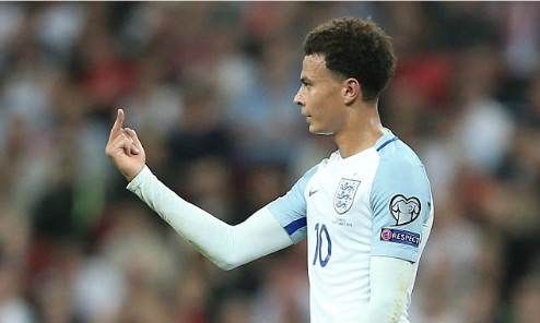 Sao tuyển Anh có thể bị treo giò tới World Cup vì 'ngón tay thối' Hành vi phản cảm của Dele Alli. Ảnh: Michael Zemanek.