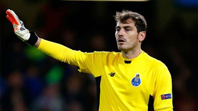 Casillas san bằng kỷ lục của Giggs tại Champions League Casillas đang bắt mùa giải thứ ba cho Porto. Ảnh: Reuters