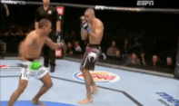 Nhà vô địch Muay Thái bị knock-out bởi ‘cú đá đẹp nhất năm’ Tình huống knock-out của Edson Barboza.