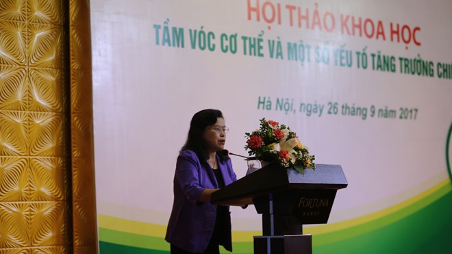 Hội thảo khoa học: Tầm vóc cơ thể và một số yếu tố tăng trưởng chiều cao PGs.Ts Nguyễn Thị Xuyên, Nguyên thứ trưởng Bộ Y tế, Chủ tịch Tổng hội Y học Việt Nam phát biểu khai mạc hội thảo.