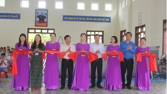 Vingroup, Tiền Phong trao 14 bể bơi di động cho học sinh Hà Tĩnh Lễ cắt băng khánh thành công trình bể bơi di động