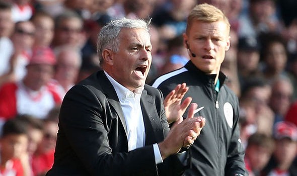 MU: Cạm bẫy và canh bạc của Mourinho Lương duyên MU - Mourinho có kéo dài thêm hay không cũng phụ thuộc vào cả banh bạc mùa 2 của nhà cầm quân người Bồ