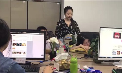 Thánh nữ công sở lột xác kinh ngạc khi makeup bằng đồ ăn Thánh nữ công sở lột xác kinh ngạc khi makeup bằng đồ ăn