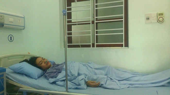 Phụ huynh đánh giáo viên nhập viện và bài thơ gây xúc động của một cô giáo Hình ảnh cô giáo H. ở Hải Phòng bị phụ huynh đánh phải nhập viện. Ảnh I.T