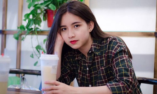 Nữ sinh chuyên Anh và nụ cười răng khểnh khiến dân mạng nổi sóng Nữ sinh chuyên Anh và nụ cười răng khểnh khiến dân mạng nổi sóng