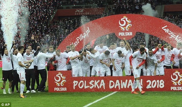 Lewandowski tỏa sáng, Ba Lan giành vé dự World Cup 2018 Lewandowski tỏa sáng, Ba Lan giành vé dự World Cup 2018