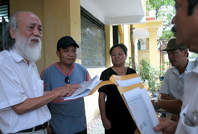 Chuyện 2 ông đồ gàn và 1 'ca đẻ khó' Chuyện 2 ông đồ gàn và 1 'ca đẻ khó'