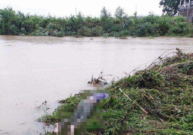 Phát hiện hai thi thể nam giới bị nước cuốn trôi Phát hiện hai thi thể nam giới bị nước cuốn trôi