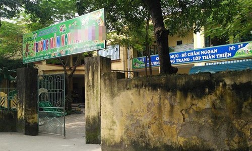 Hiệu trưởng bị tố 13 năm dùng bằng giả: Dư luận dậy sóng Hiệu trưởng trường mầm non Văn Phú (Văn Phú, Thường Tín) bị tố sử dụng bằng cấp giả để đủ điều kiện làm lãnh đạo trường mầm non này. Ảnh: HB