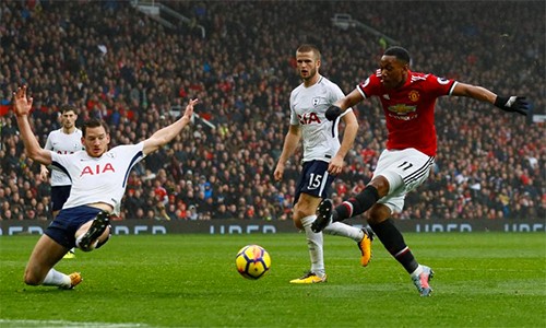 Siêu dự bị M.U trở lại tuyển Pháp, Benzema vẫn bị ngó lơ Martial thuyết phục Deschamps bằng phong độ ấn tượng trong vai trò siêu dự bị ở Man Utd.