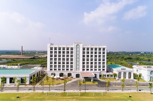 Vì sao Vingroup đầu tư 30 triệu đô cho bóng đá trẻ? Trụ sở mới của Trung tâm Đào tạo Bóng đá Trẻ PVF tại Hưng Yên