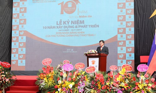 Đại học Đại Nam tưng bừng kỷ niệm 10 năm thành lập TS Lê Đắc Sơn báo cáo tổng kết 10 năm xây dựng và phát triển trường Đại học Đại Nam