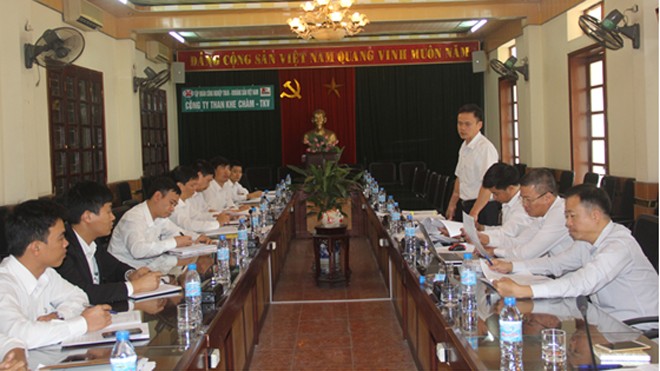 Kiểm tra thực hiện Nghị quyết liên tịch về công tác ATVSLĐ năm 2017 Kiểm tra thực hiện Nghị quyết liên tịch về công tác ATVSLĐ tại Công ty than Khe Chàm