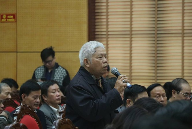 'Chống tham nhũng có vùng nể, vùng tránh hay không?' Cử tri Nguyễn Hồng Toán (Tây Hồ) phát biểu.