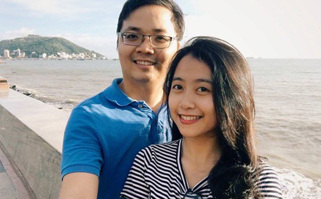 Cô sinh viên xinh như búp bê và mối tình bí mật với người thầy Cô sinh viên xinh như búp bê và mối tình bí mật với người thầy