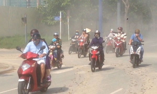 Lai rai như tai mũi họng... Môi trường nhiều khói, bụi là một nguyên nhân làm bệnh tai mũi họng tái phát.