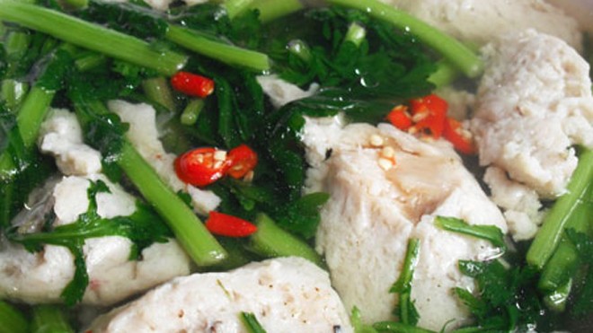 Hai món ngon tốt cho người bị cao huyết áp Canh rau tần ô cá thác lác.