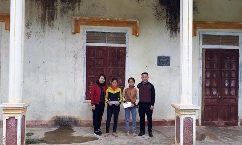 Hỗ trợ hơn 60 triệu đồng cho người nghèo Nghệ An Trao quà cho các hộ gia đình bị thiệt hại nặng trong lũ 2017