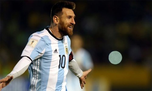 Messi: 'Hy vọng bóng đá sẽ trả tôi món nợ World Cup' Messi chưa có danh hiệu cùng đội tuyển Argentina. Ảnh: Reuters.