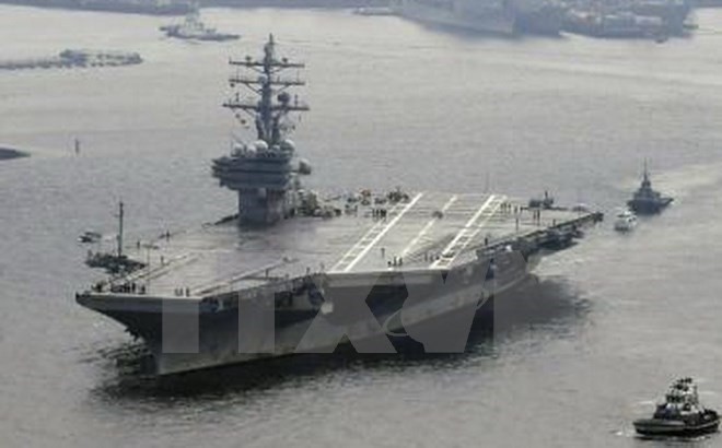 Hải quân Mỹ sẵn sàng trước mối đe dọa Triều Tiên Tàu sân bay USS Ronald Reagan rời căn cứ hải quân Yokosuka gần Tokyo (Nhật Bản) ngày 8/10. (Nguồn: Kyodo/TTXVN)