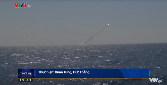 Tàu ngầm Kilo Việt Nam lần đầu phóng tên lửa Klub Hình ảnh tên lửa được phóng đi từ tàu ngầm Kilo của Hải quân nhân dân Việt Nam.