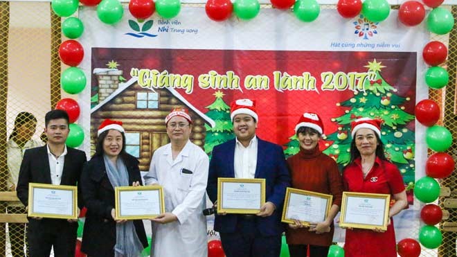 Giáng sinh yêu thương cho trẻ em ở Bệnh viện Nhi TW Giáng sinh yêu thương cho trẻ em ở Bệnh viện Nhi TW