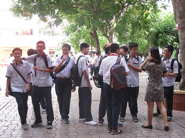 Rút ngắn thời gian học bằng tín chỉ: Lãnh hậu quả quá tải? Các chuyên gia lo ngại, mô hình tín chỉ trong phổ thông sẽ gây tình trạng quá tải không cần thiết cho HS tại TP Hồ Chí Minh.