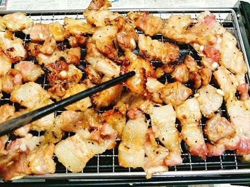 Nghiện đồ nướng, bà mẹ trẻ bị ung thư đại trực tràng Ảnh minh họa.