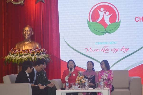 Hơn 6 triệu lượt người được khám bệnh, cấp thuốc miễn phí Các thành viên tham gia Chương trình giao lưu tại Hội nghị Tổng kết. Ảnh: Kiến Nghĩa