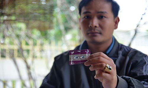 Nữ hộ sinh cấp nhầm thuốc dưỡng thai thành phá thai cho bà bầu Loại thuốc được nữ hộ sinh đưa cho chị Tưởng dùng. Ảnh: Linh Phạm