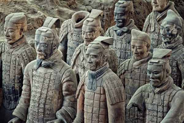 Vì sao vũ khí trong lăng mộ Tần Thủy Hoàng ngàn năm vẫn sắc bén? Đội quân đất nung "trấn yểm" lăng Tần Thủy Hoàng