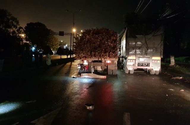 Đâm vào xe tải đang đỗ, hai người thương vong trong đêm Hiện trường vụ tai nạn
