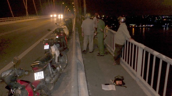 Người đàn ông để lại thư tuyệt mệnh rồi nhảy sông tự vẫn Hiện trường vụ việc