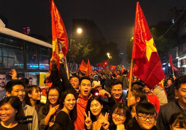 'Cậu ấm Phan Thị' cùng dàn sao dự đoán tỉ số trận đấu Việt Nam gặp Qatar 'Cậu ấm Phan Thị' cùng dàn sao dự đoán tỉ số trận đấu Việt Nam gặp Qatar