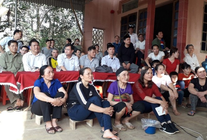 Gia đình thủ môn Tiến Dũng mổ lợn, mời làng xóm đến cổ vũ U23 Việt Nam Gia đình thủ môn Tiến Dũng mổ lợn, mời làng xóm đến cổ vũ U23 Việt Nam