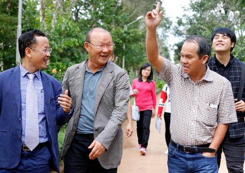 Bầu Đức: 'Chiến công của U23 Việt Nam không phải từ trên trời rơi xuống' Bầu Đức là người trực tiếp sang Hàn Quốc đàm phán và đưa HLV Park Hang-seo về Việt Nam. Ảnh: Đông Huyền.